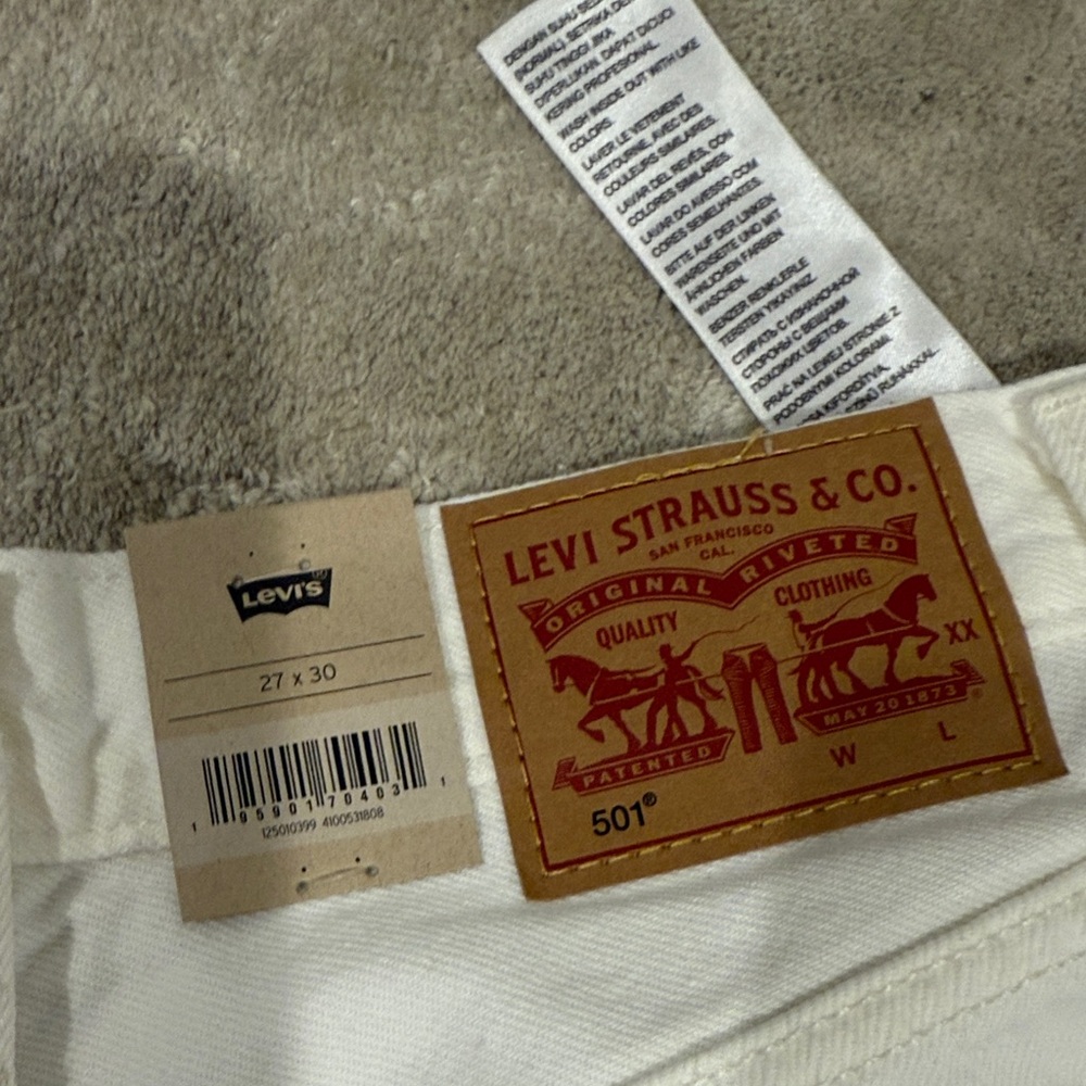 Womens White Levi’s 501 Distressed Jeans 37 x 30 NWT - Picture 4 of 7